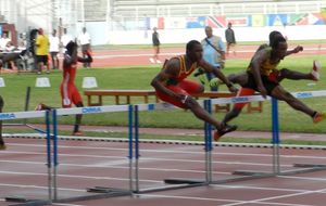 CARIFTA - Finale 110m haies U20, Wilhem Belocian (GUA) à quelques centièmes du record du monde junior