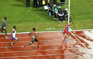 CARIFTA - Séries du 200m U18 avec Ludgi Sillon