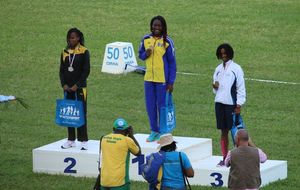 CARIFTA - Podium hauteur U20 avec Akela Jones (1m84) et Morgane Edvige