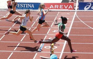 Valence 18 juillet - La robertine Mélanie Liroy vainqueur de sa série du 100m junior