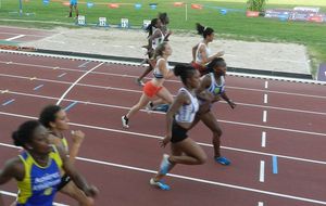 Albi 2015 - Finale du 100m JUF, la trinitéenne Emmanuelle Duval (couloir 3) en bronze