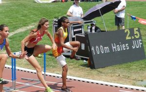 Albi 2015 - Audrey en finale du 100m haies JUF (après 2 secondes et 5 dixièmes de course)