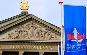Amsterdam, Paris, Versailles, les filles en vadrouille