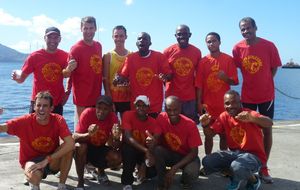 Souvenir 2012 - 9 coureurs et trois remplaçants (Henrius, Julien et Alfred accroupis) 