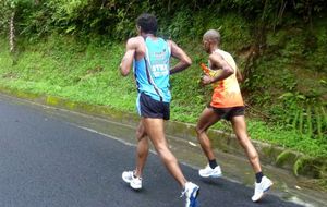 Souvenir 2012 - Etape 6 - Le mano à mano Phoenix/Aiglon reprend