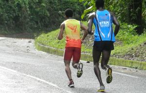 Souvenir 2012 - Etape 4 - Quelques instants de mano à mano avant une accélération de Mathias