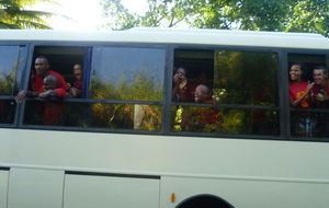 Souvenir 2012 - Le bus attendait au passage 1-2