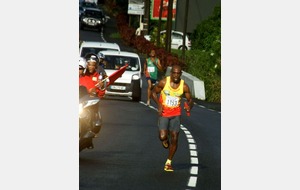 Souvenir 2012 - Etape 3 - ... et repasse l'US Robert