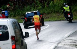 Souvenir 2012 - Etape 4 - Montée vers le col, le Phoenix lucéen n'est plus très loin