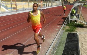 1er tour CARIFTA - 800m moins de 20ans - Mathias et Mathias