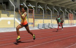 1er tour CARIFTA - 200m moins de 17ans - Jessie   