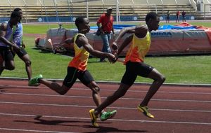 1er tour CARIFTA - 4x100 - Nico pour Ludgi