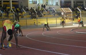 Finales CARIFTA - 4x400m - Ludgi au départ