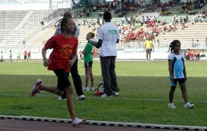 Meeting MS - 1000m POF - Aurélia 3e de sa série (toute la course sans une chaussure)