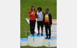 Championnats CA/JU/ES - Podium poids cadettes (Emeline 2e, Eloïse 3e)