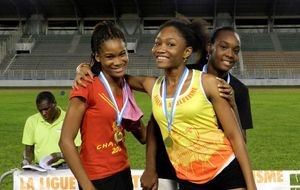 Championnats CA/JU/ES - les 3/4 du relais cadettes champion de Martinique, Jessie, Axelle et Emeline (manque Audrey)