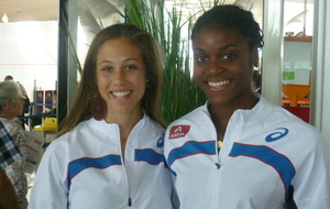 Europe Espoirs - Justine et Lénora au départ à Roissy en tenue équipe de France