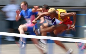 Niort 2004 - Dimitri Bascou médaillé de bronze du 110m haies cadets
