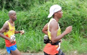Lougarou 2013 - Naïm 56e en 1h05mn39 et Henrius 59e en 1h05mn55