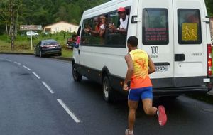 Souvenir 2013, les mecs - Obligé de doubler le bus, trop lent