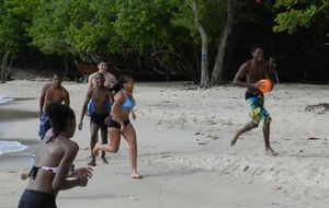 Stage Noël 2013 - 1h30 d'une sorte de rugby-basket pour terminer - Jean-Josué