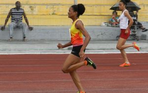 Meeting sélection CARIFTA - Jessie en série du 200m, 25s19 avec 2,6m/s