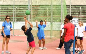 Manmay nou 2014 - atelier lancer arrière de medecine ball poussins