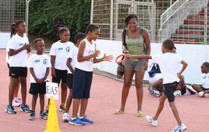 Manmay nou 2014 - atelier relais marche sportive éveils, équipe club colonial