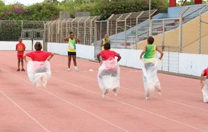 Manmay nou 2014 - course en sac pour s'amuser à la fin