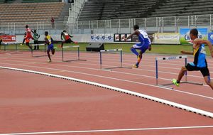 CARIFTA - Série du 400 haies U18 avec Leiny Sigère