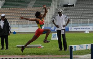 CARIFTA - Yanis Esmeralda David (GUA) 1e du triple (et de la longueur) U18