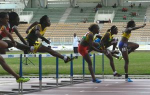 CARIFTA - Finale 100m haies U20 avec la barbadienne Akela Jones désignée meilleure athlète de la compétition (3 victoires hauteur, longueur et haies)