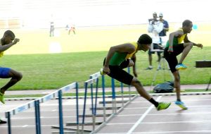 CARIFTA - Finale 110m haies U18, 13s10 et meilleure perf mondiale de tous les temps pour Jarell Hyde