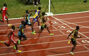 CARIFTA - Finale 100m U18 qui sera recourue le lendemain avec Raheem Chambers en 10s27