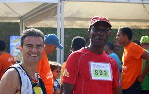 Tchimbé 2014 - Fabrice et Désiré au départ du 12km