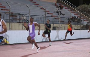 Meeting 2014 - 200m H finale A avec David Dorail devant Jessy Négrit