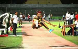 Meeting 2014 - Axelle médaillée aux CARIFTA