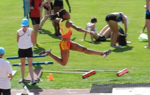 Valence 18 juillet - Axelle en qualif de la longueur. 5m59 au 3e essai et première des éliminées