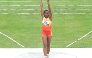 Valence 19 juillet - Emeline aux qualifs du poids, il manquera des centimètres