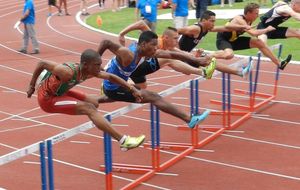 Valence 19 juillet - Au premier plan le robertin Anaclet finaliste du 110m haies cadets