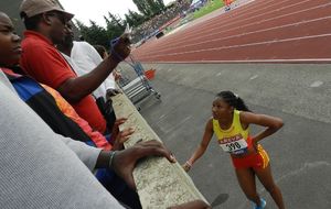 Valence 19 juillet - Axelle en finale du triple, passage au stand entre chaque saut