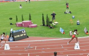 Valence 20 juillet - Club Colonial et Gauloise au départ de la 2e série du 4x100 juniors