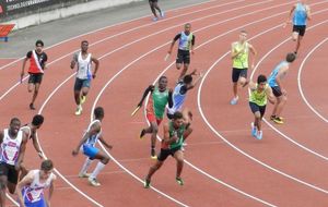 Valence 20 juillet - 3e série du 4x100 cadets avec US Robert et ASCFAC