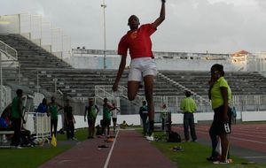 GP LMA - Le minime Romain 3e du concours de longueur hommes, 6m08, à 3cm du record du club minimes d'un certain Dimitri Bascou (en 2002)