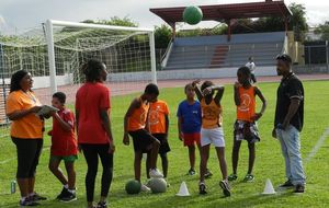 Manmay nou 2015 - Lancer de medecine ball arrière pour les poussins