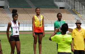 Champ BE/MI - Podium 50m haies BEF avec Malory