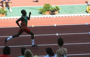 Albi 2015 - Grégory Brulu 2e de sa série du 400m JUM, ça passe en finale