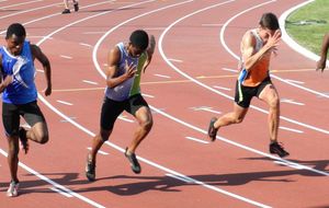 Albi 2015 - Luis Berton en demi du 100m CAM, ça passe. Il sera médaillé de bronze.