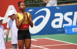 Albi 2015 - Jessie en finale du 100m haies CAF